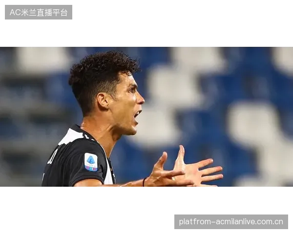 马赛启程迎战未来——英超后场铁卫加盟大揭秘